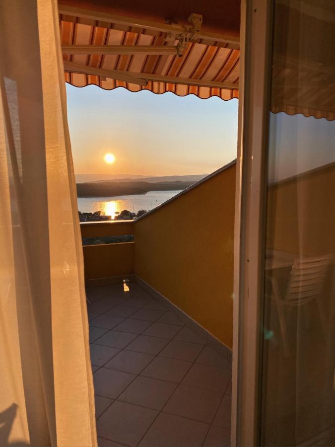 The Manzoni Family 2 Hotel Punat Exterior photo